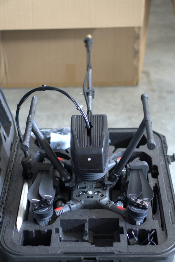 DJI Matrice 300 RTK + zariadenie na čistenie fasád