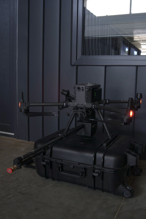 DJI Matrice 300 RTK + zariadenie na čistenie fasád